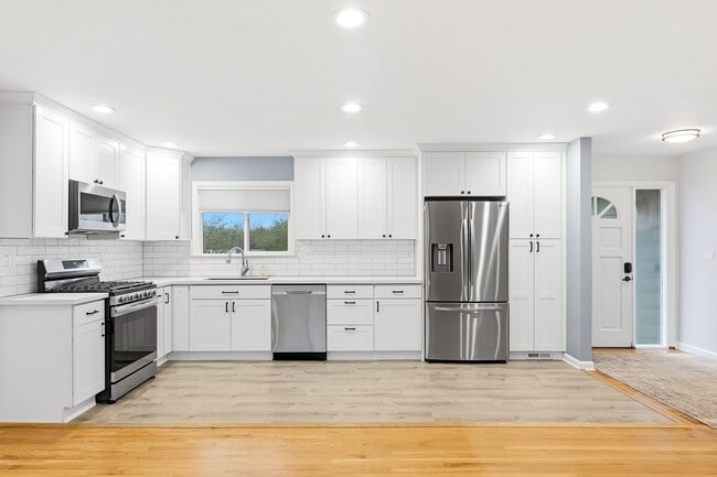 Building Photo - Charming One-Level 3 Bedroom/ 1.5 Bath Beaverton Home | Large ¼-Acre Lot