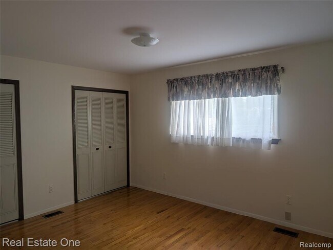 Building Photo - 43076 Ryegate St