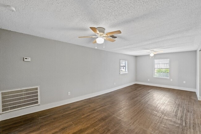 Building Photo - 3421 3rd Ave N