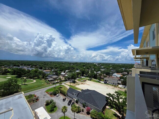 Building Photo - 825 Bayshore Dr