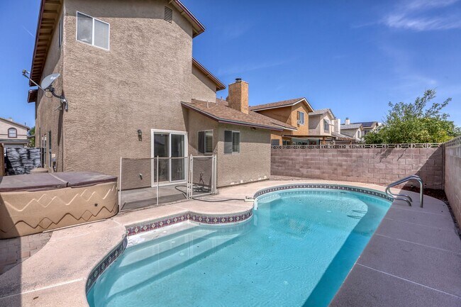 Building Photo - Beautiful 4 bedroom POOL home close to Nellis AFB!