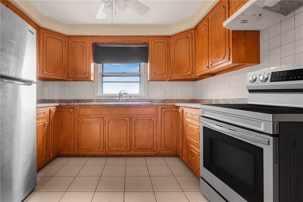 Building Photo - 3421 Pawtucket Ave