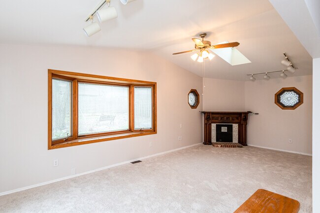 Building Photo - 6757 Summerdale Dr