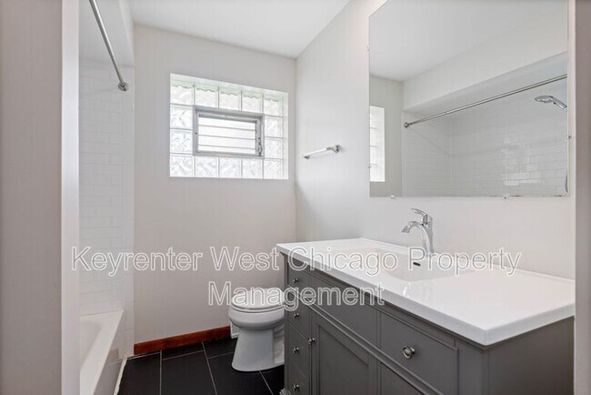 Building Photo - 4201 Prairie Ave