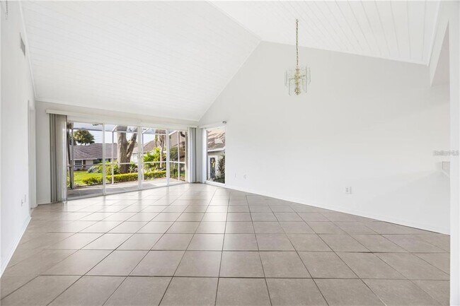 Building Photo - 1134 Villa Ln