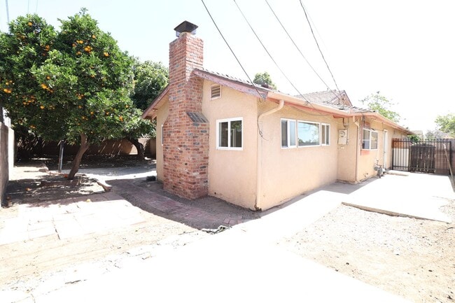 Building Photo - **Spacious 4-Bedroom Home for Rent – Northeast Santa Maria**