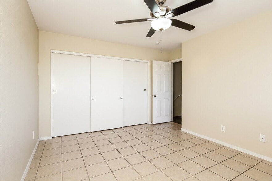 Building Photo - 3822 N 105th Ln