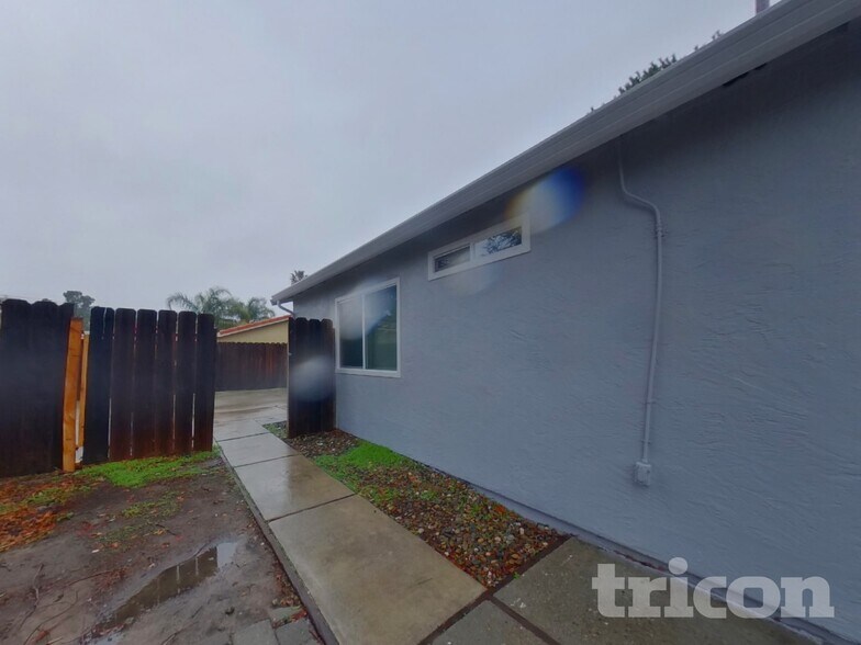 Building Photo - 2308 Clinton Ct