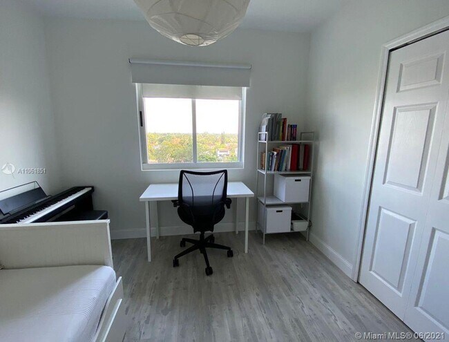 Building Photo - 3500 Coral Wy
