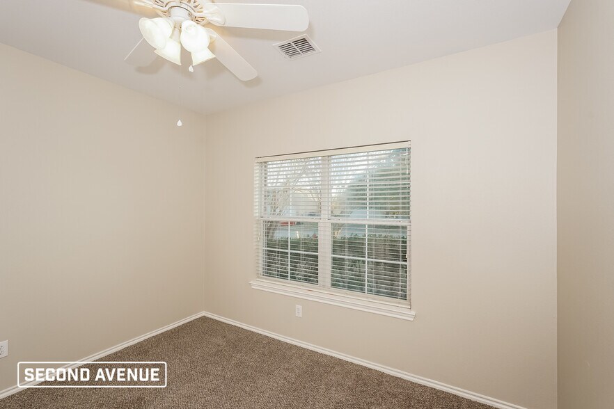 Building Photo - 204 Freedom Trl