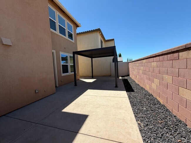 Building Photo - Beautiful 3-Bedroom Home in Anatolia