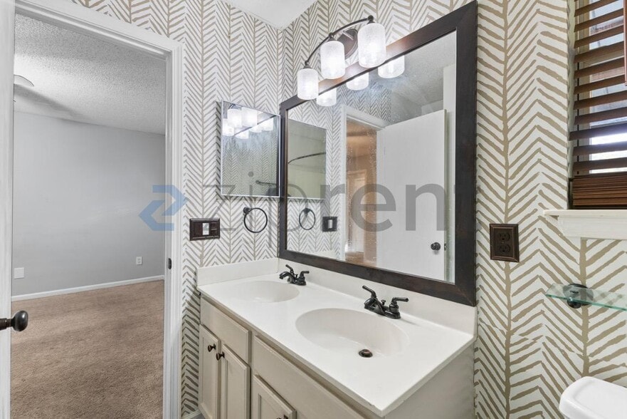 Building Photo - 922 Treasure Pl SW