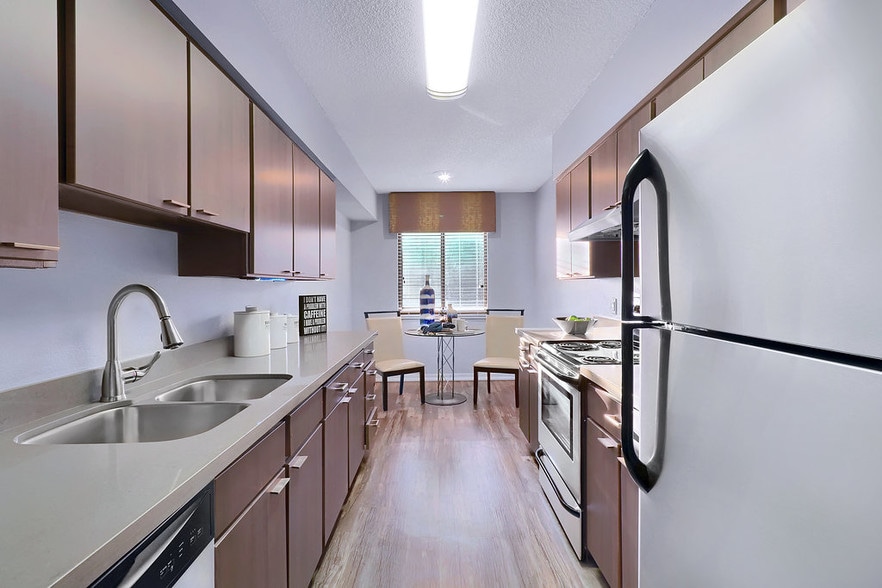 Building Photo - Alvista Nine Mile