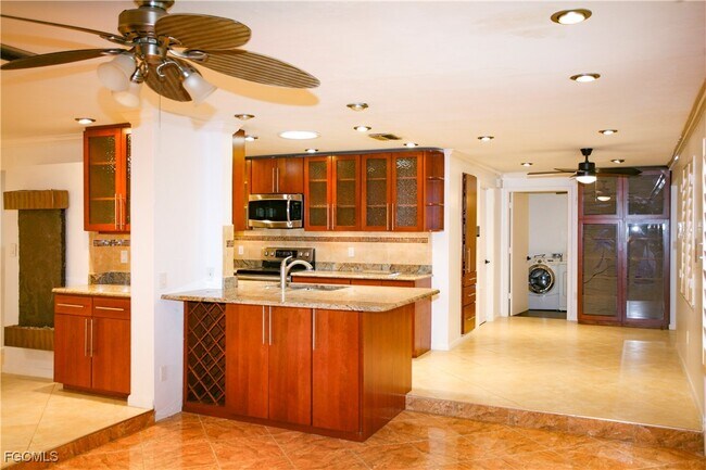 Building Photo - 1525 Covington Cir E