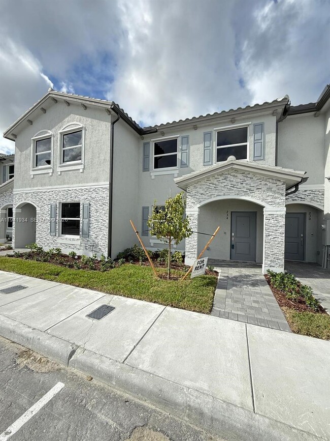 Building Photo - 234 SE 10th St