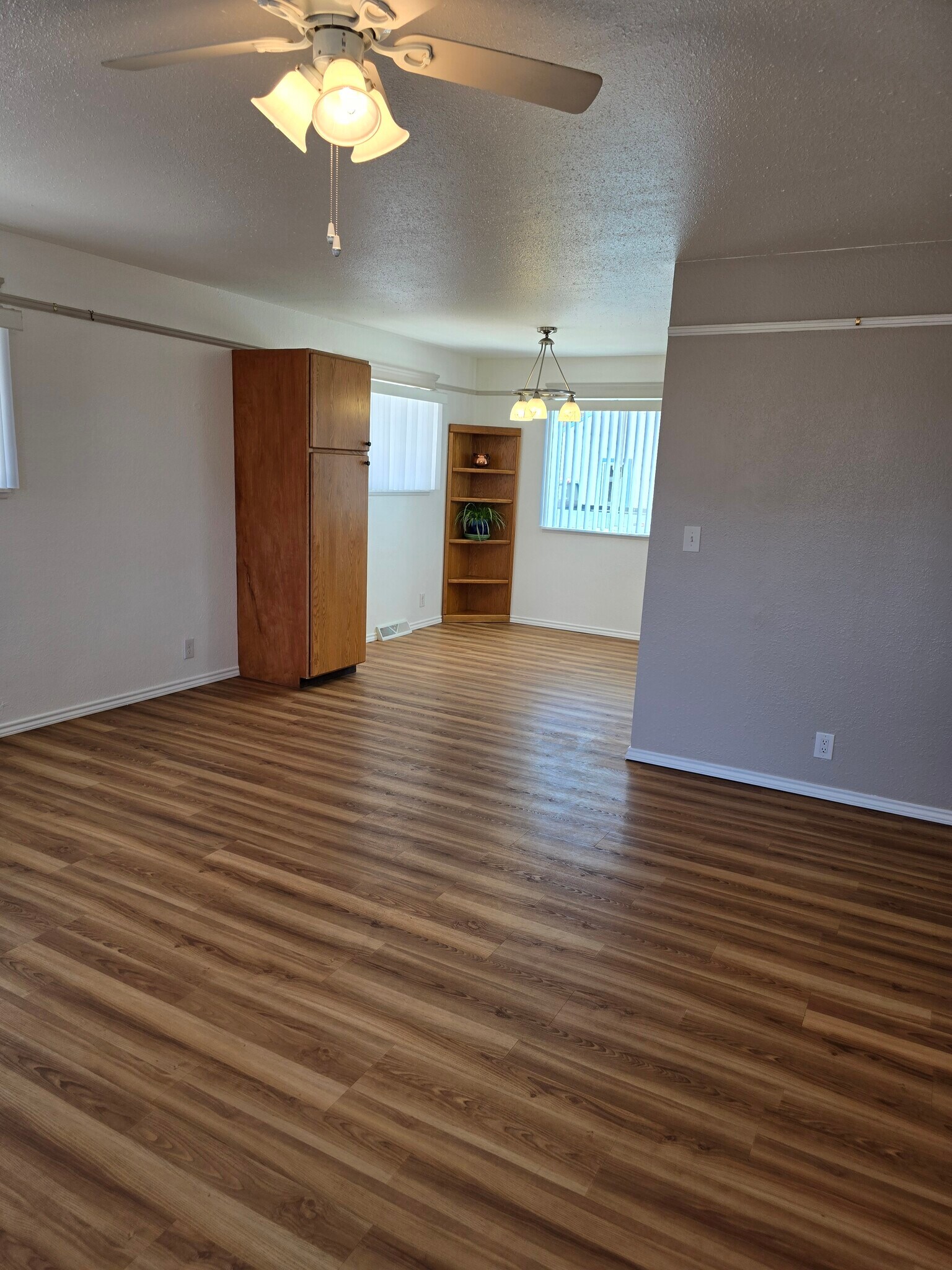 Large living room - 12103 Viewpoint Dr