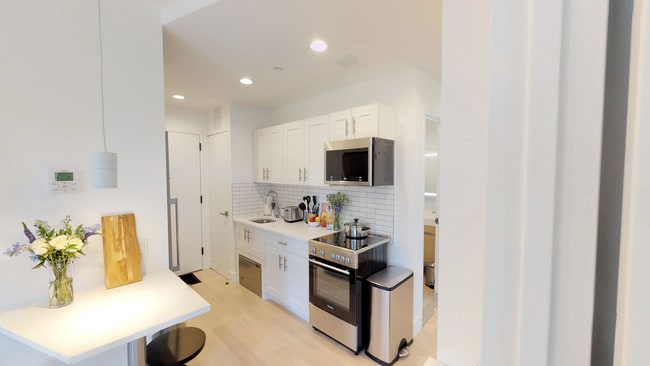 Building Photo - Common Classon (Furnished Rooms)