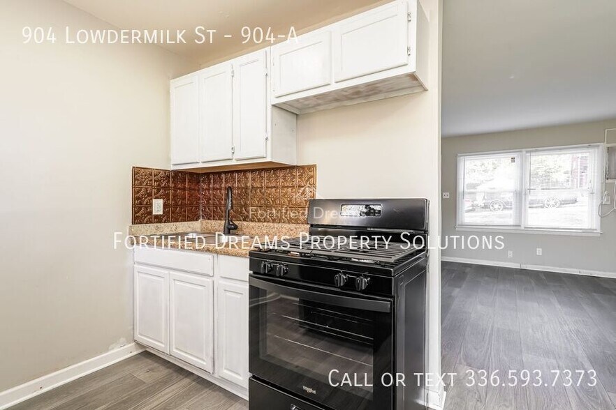 Building Photo - 904 Lowdermilk St
