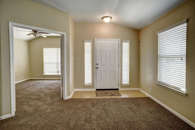 Building Photo - 319 Wildcat Dr