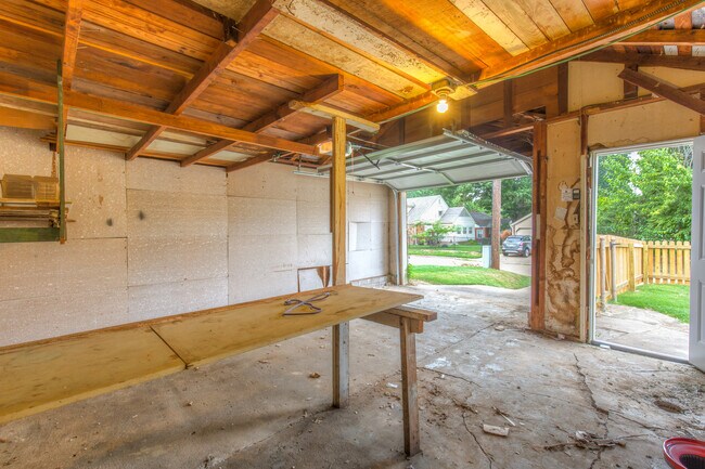 Building Photo - 1304 S Oswego Ave