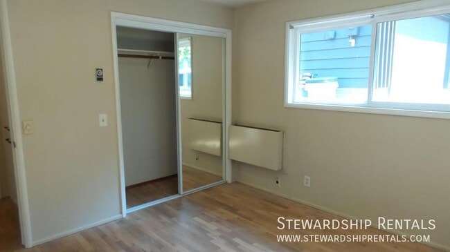 Building Photo - 1275 E 30th Ave