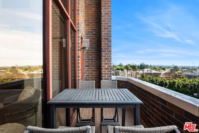 Building Photo - 10550 Wilshire Blvd