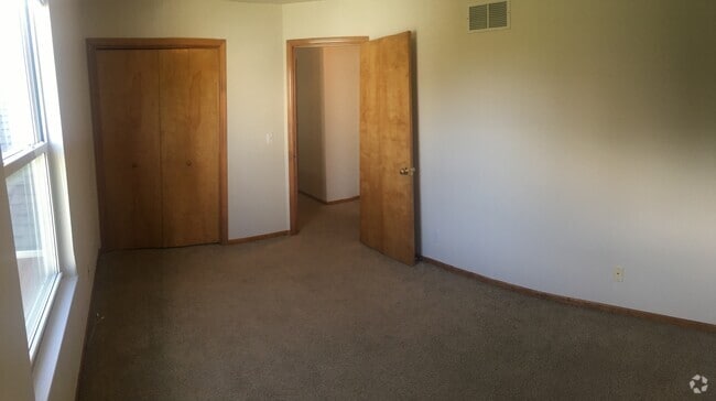 Building Photo - 2507 Crestline Cir