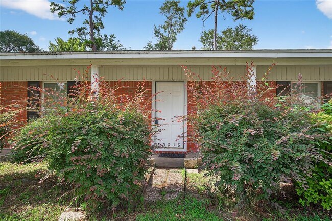 Building Photo - 10218 Oak Point Dr