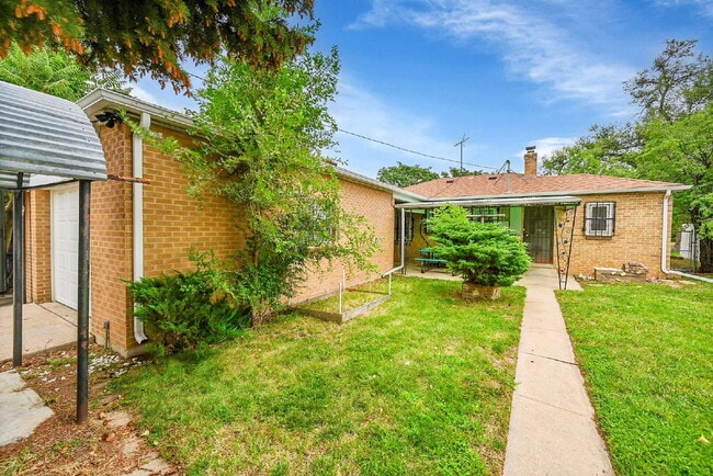 Building Photo - $2,695 - 3 Bed, 1 Bath Updated Home in Den...