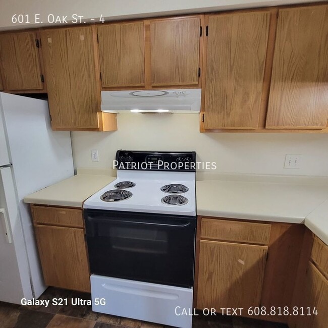 Building Photo - 2 bed/1 bath Townhouse in Cottage Grove, WI!