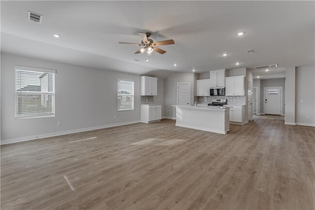 Building Photo - 4695 W Aurora St