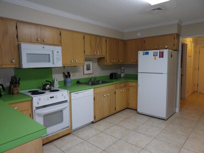 Building Photo - 4005 S Ocean Blvd