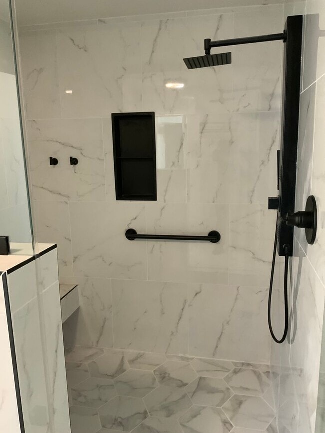 Building Photo - Stunning Remodeled 4 bedroom Hercules Home