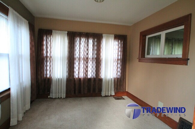 Building Photo - 25 4th St NE