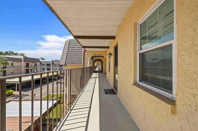 Building Photo - 8699 Bardmoor Blvd