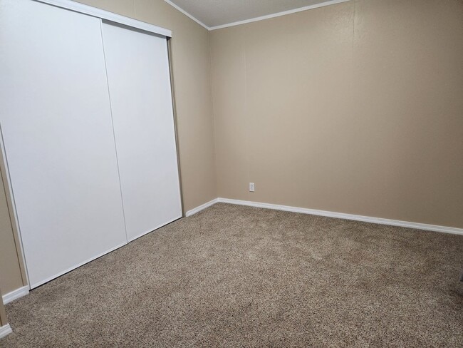 Building Photo - 1625 Main St