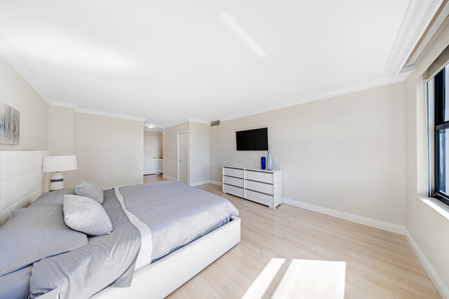Building Photo - 9801 Collins Ave