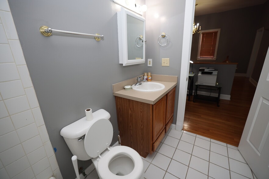 Second Full Bath - 852 Lincoln Ave