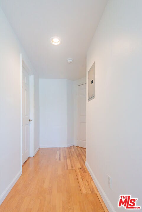 Building Photo - 458 N Oakhurst Dr