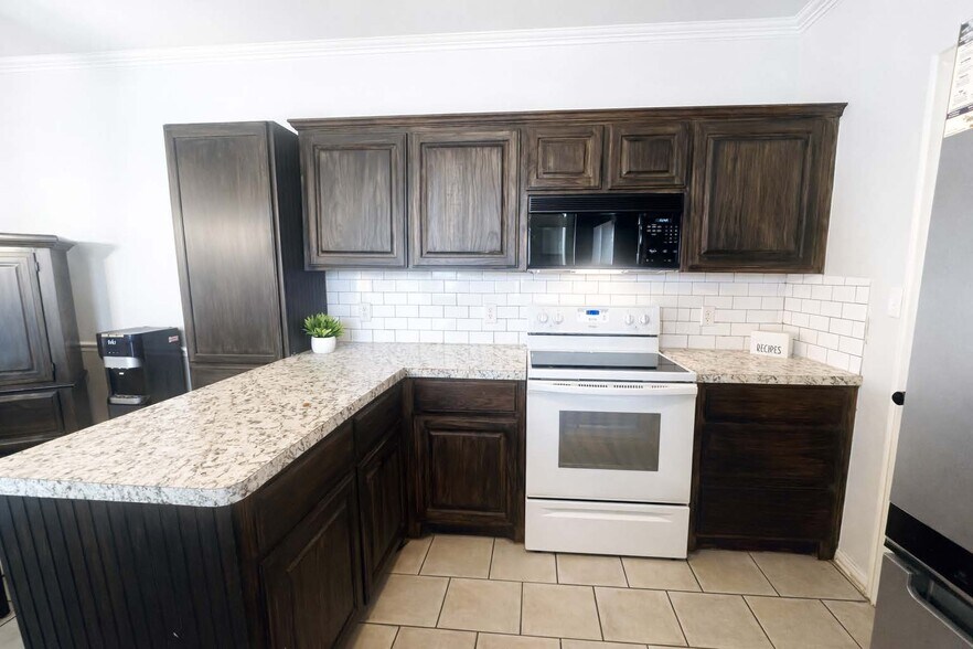 Building Photo - 505 S 1st St