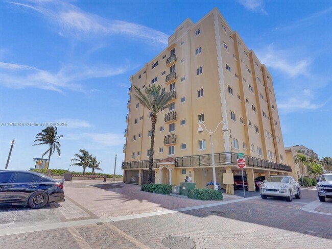 Building Photo - 1815 N Surf Rd