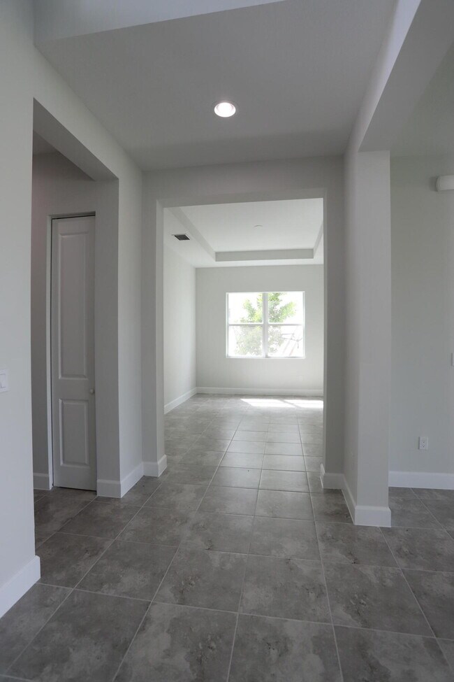 Building Photo - 15192 Wildwood Cir