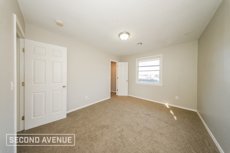 Building Photo - 3400 Overland Dr