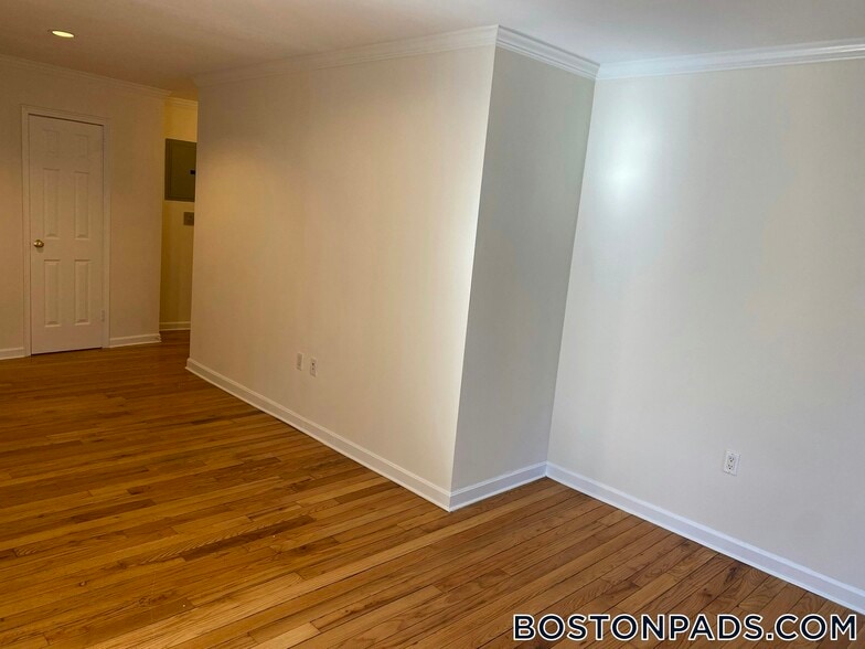 Building Photo - 60 Brattle St