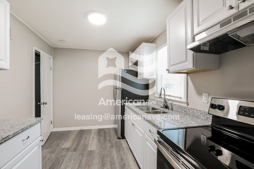 Building Photo - 4412 Myrtle Ave