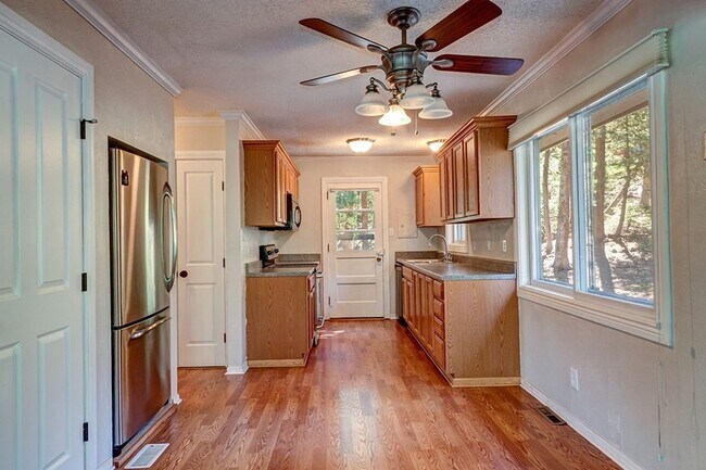 Building Photo - Garage! 4th bedroom or extra living! Cabin in the woods!  Blue River!