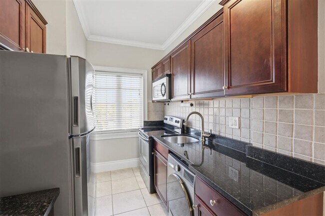 Building Photo - 2117 W Dekle Ave