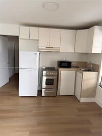 Building Photo - 2920 SW 79th Ave