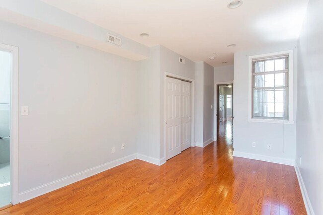 Building Photo - 2534 Amber St