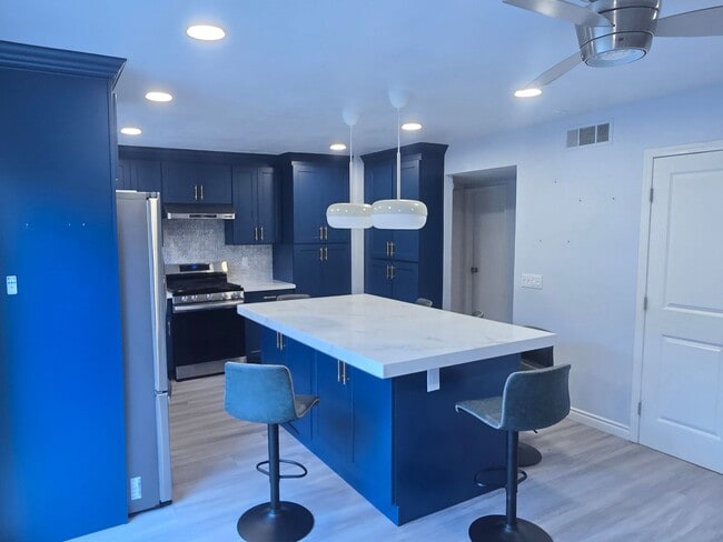 Building Photo - Beautiful Townhome for Rent